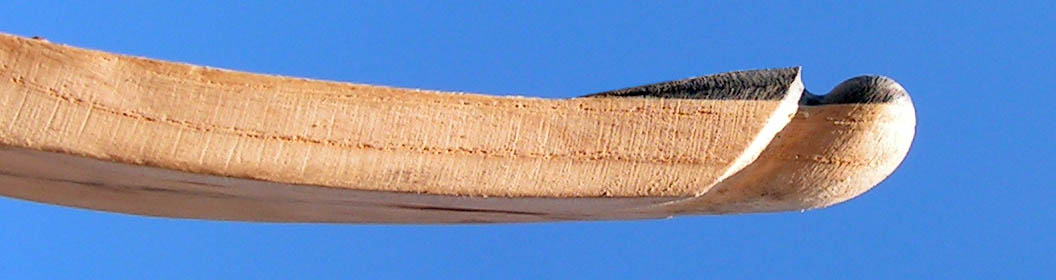 Poupée d'arc avec encoche taillée coté dos dans corne